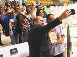 Pe. Joãozinho, scj lança os seus novos livros no Catequistas Brasil